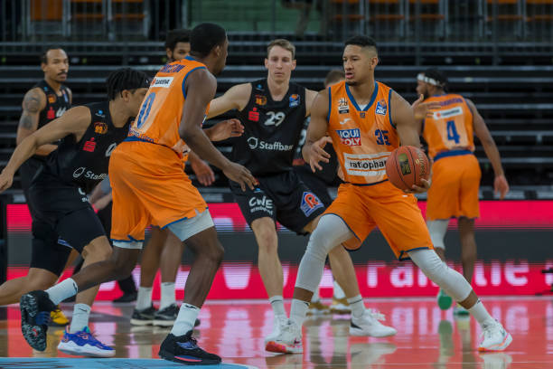 光完成进球 光完成进球